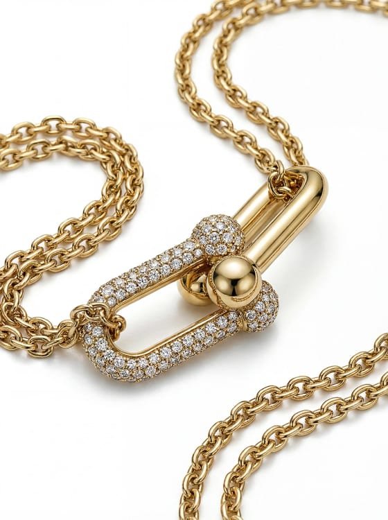 Jewellery photography — gold chain with diamonds