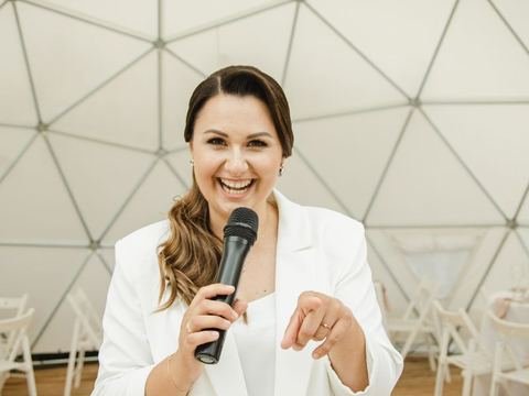 Miglė Andrejeva — vestuvių vedėjas